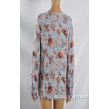 Blusa de cuello redondo estampada de rayón completo para mujer